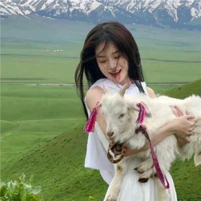 随盲柳入眠的女人